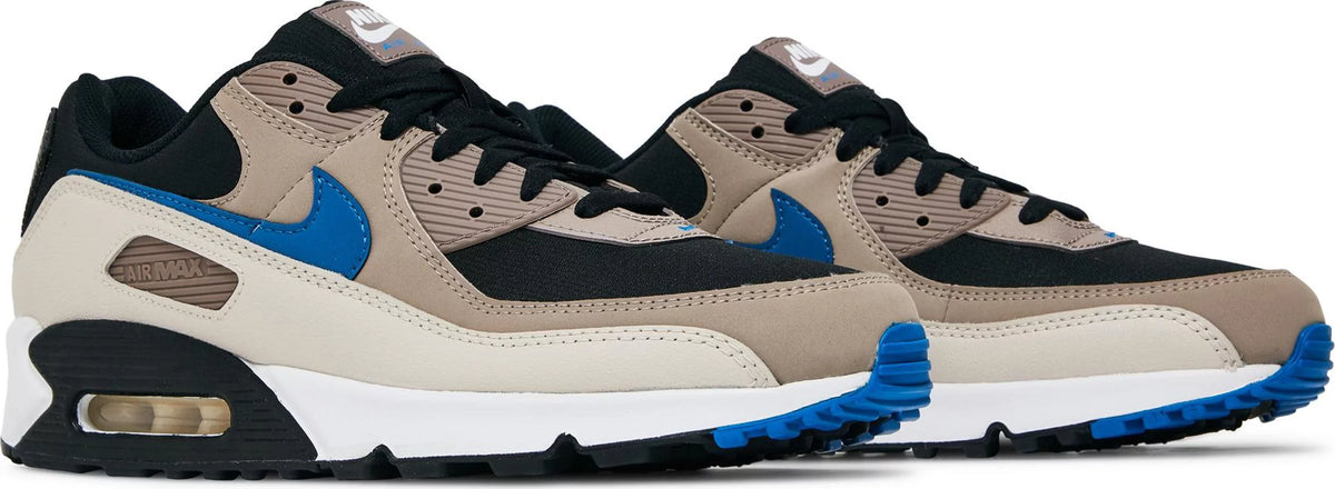 Running Shoes Q40939