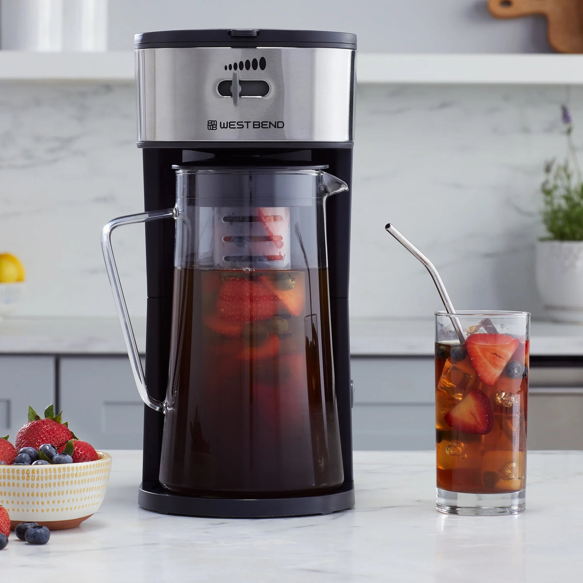 Iced Coffee and Iced Tea Maker with Infusion Tube, 2.75 Qt. Black B69560