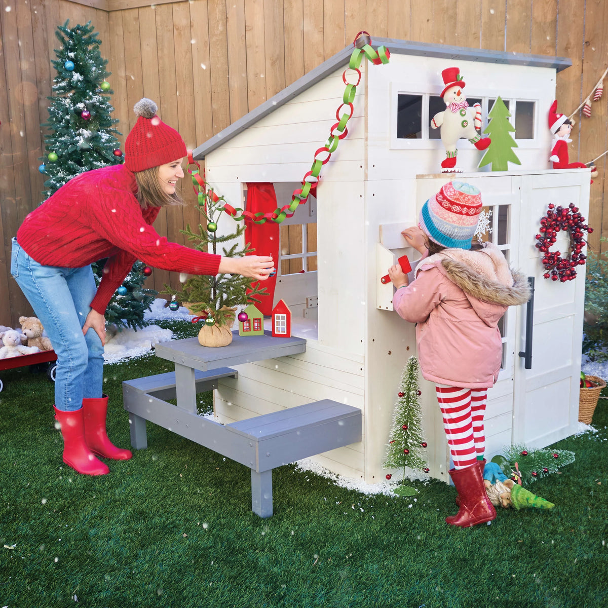White Wooden Outdoor Playhouse with Picnic Table I6843