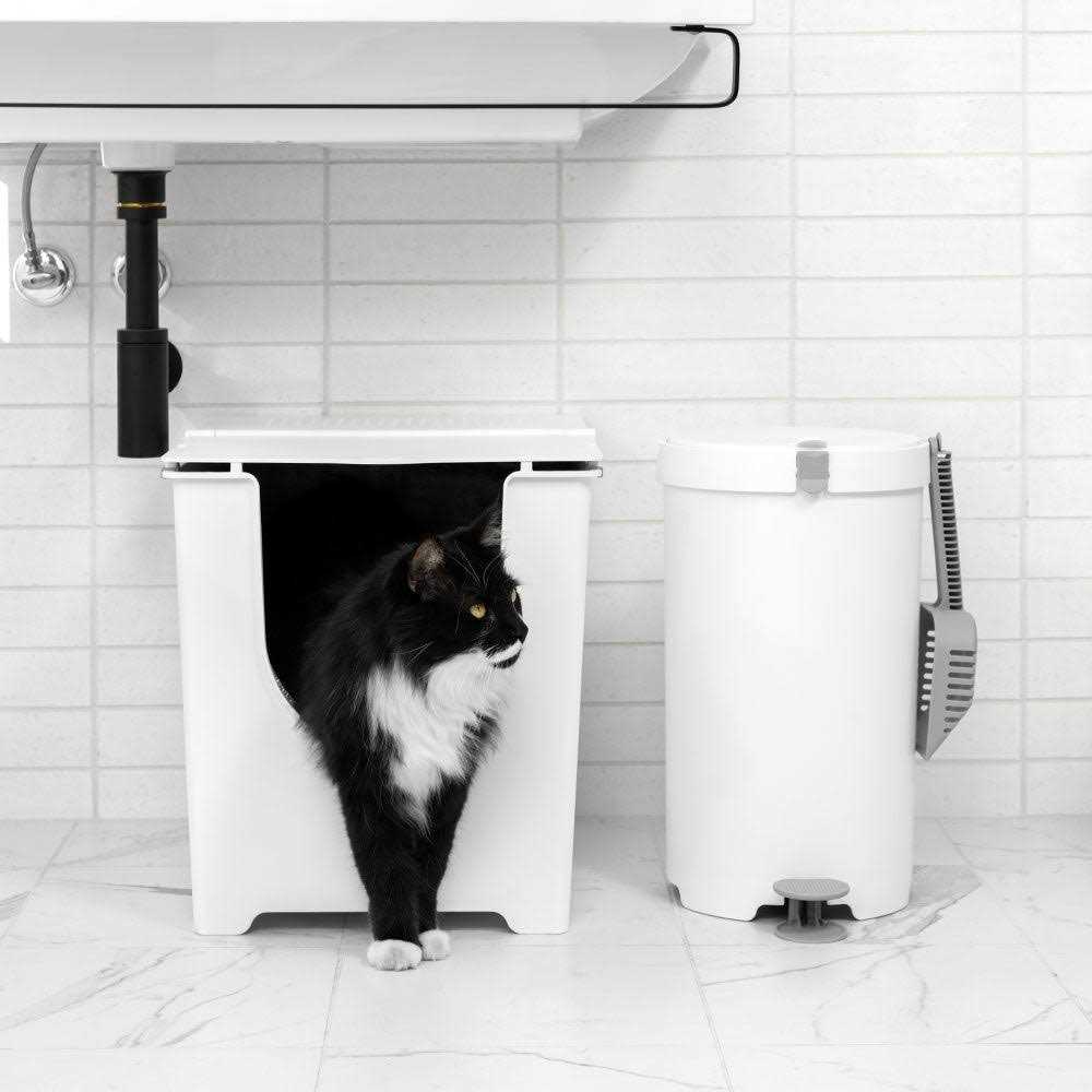 Flip Litter Box with Scoop and Reusable Liner A307240
