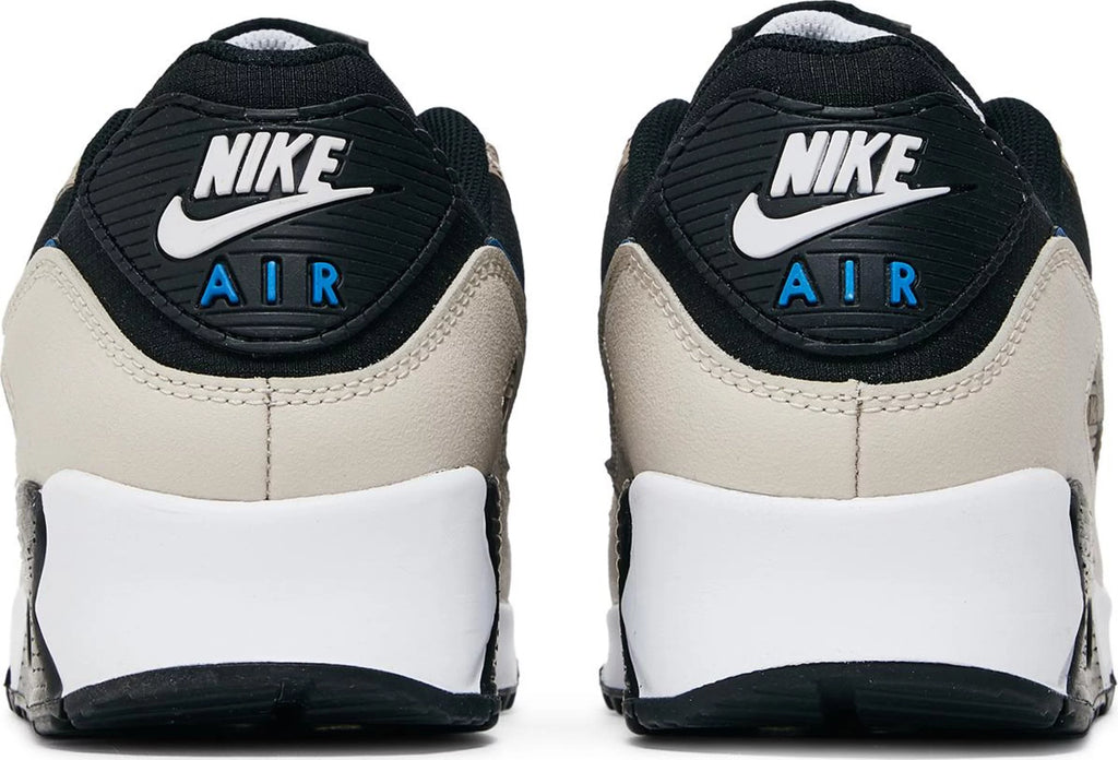 Running Shoes Q40939