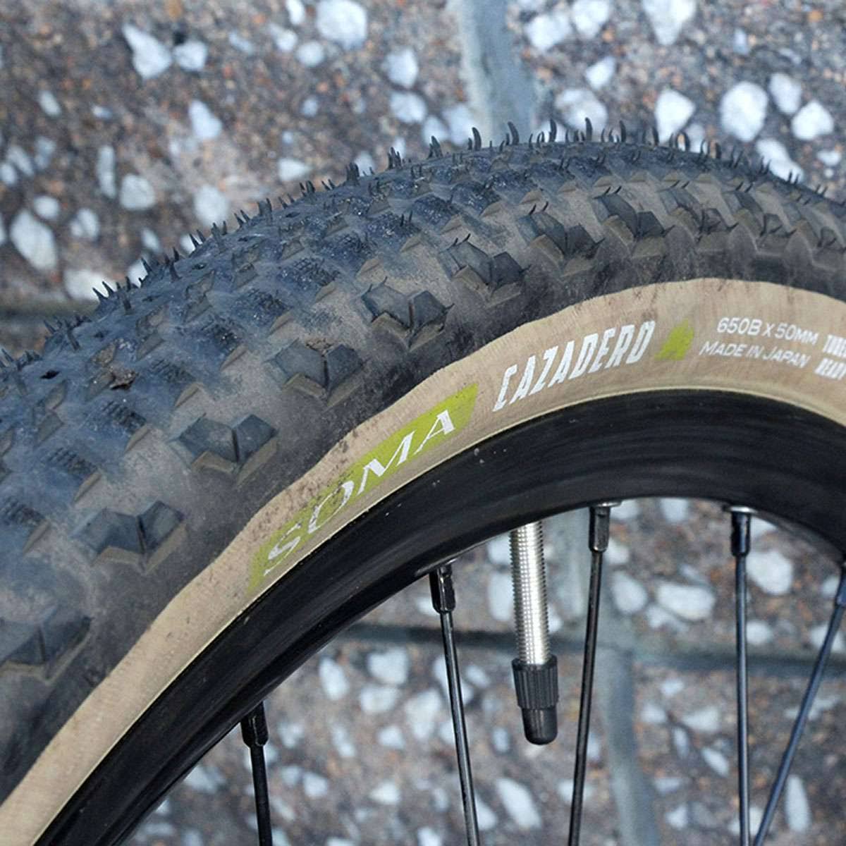 650B x 50 Black/Skinwall Bicycle Tire Y539
