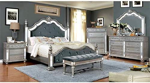 Traditional Wood 3-Drawer Nightstand G2695