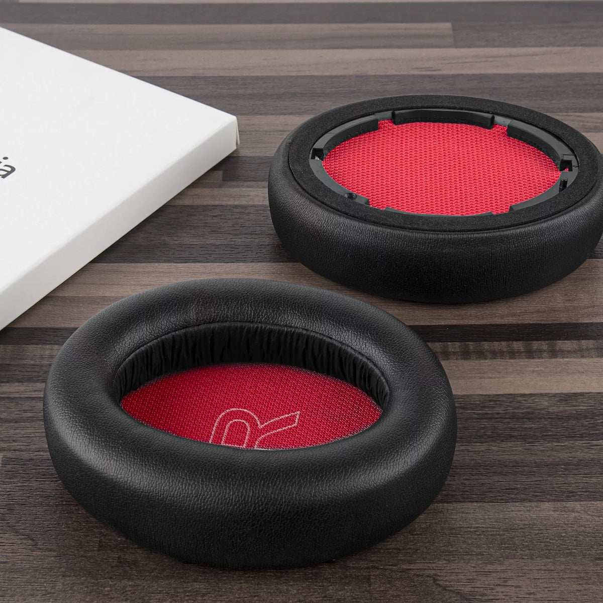 Replacement Ear Pads for Headphones (Black / Red) Q781598