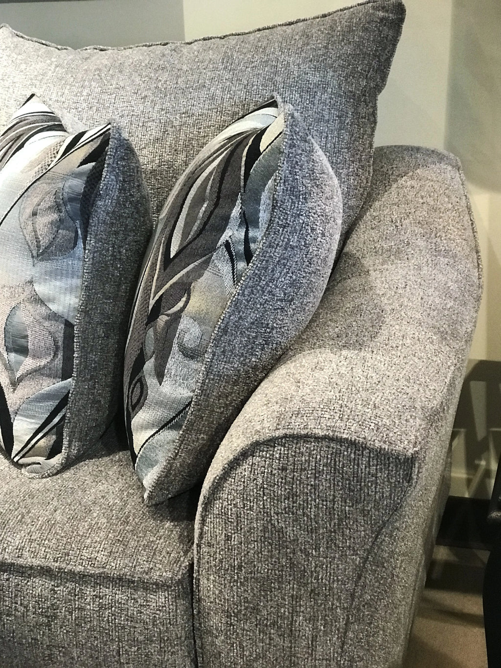 Fabric Pillowback Loveseat D84230