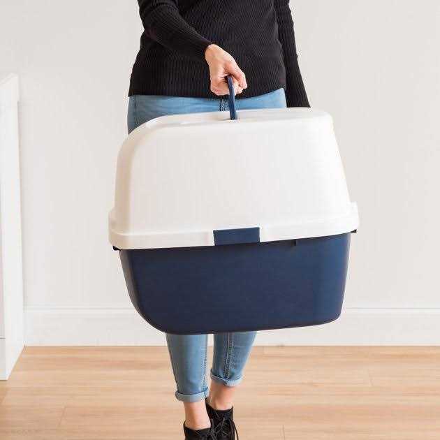 Hooded Cat Litter Box with Scoop L937